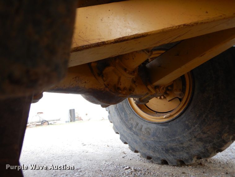 image for item DK1414 1997 Caterpillar D250E  haul truck