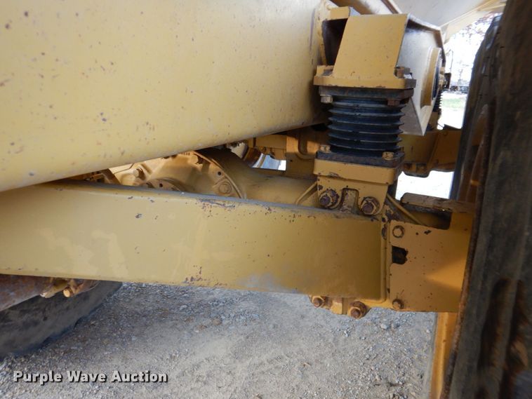 image for item DK1414 1997 Caterpillar D250E  haul truck