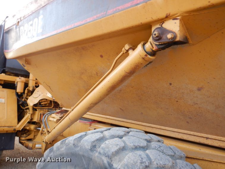 image for item DK1414 1997 Caterpillar D250E  haul truck