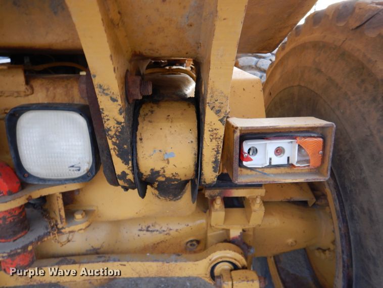 image for item DK1414 1997 Caterpillar D250E  haul truck