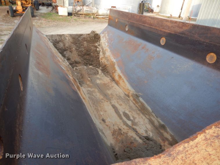 image for item DK1414 1997 Caterpillar D250E  haul truck