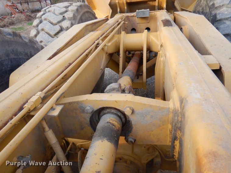 image for item DK1414 1997 Caterpillar D250E  haul truck