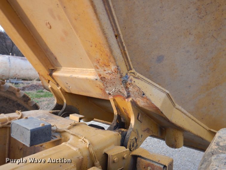 image for item DK1414 1997 Caterpillar D250E  haul truck