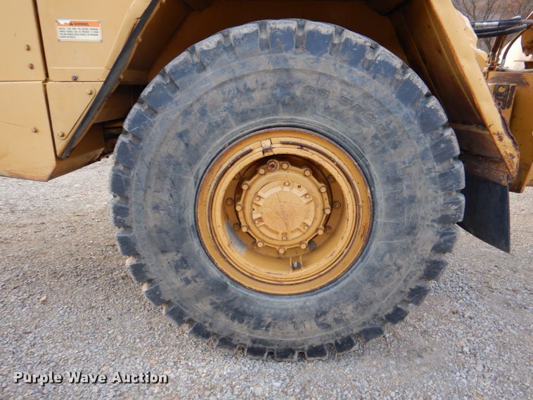 image for item DK1414 1997 Caterpillar D250E  haul truck