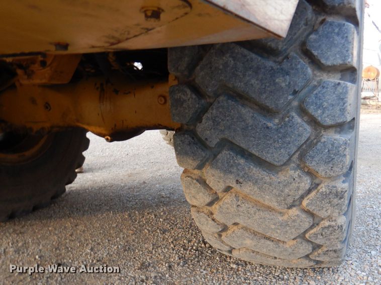 image for item DK1414 1997 Caterpillar D250E  haul truck