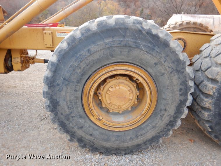 image for item DK1414 1997 Caterpillar D250E  haul truck