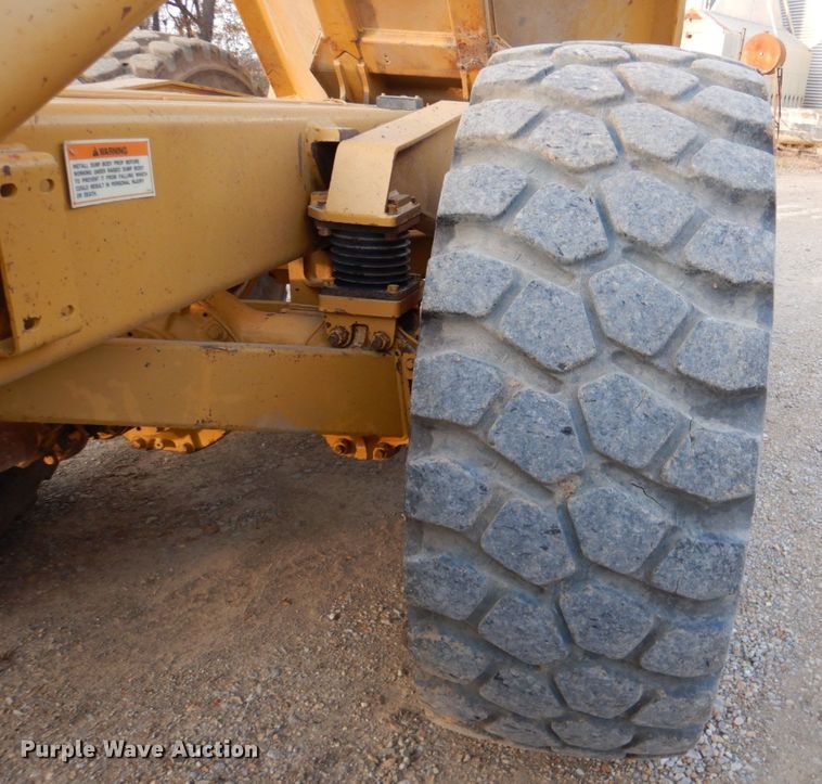 image for item DK1414 1997 Caterpillar D250E  haul truck