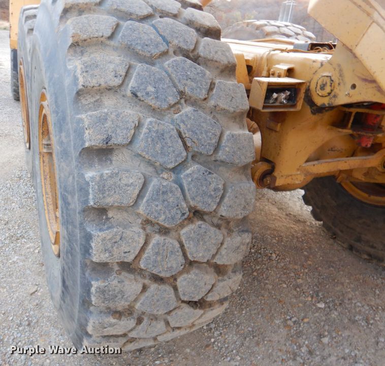 image for item DK1414 1997 Caterpillar D250E  haul truck