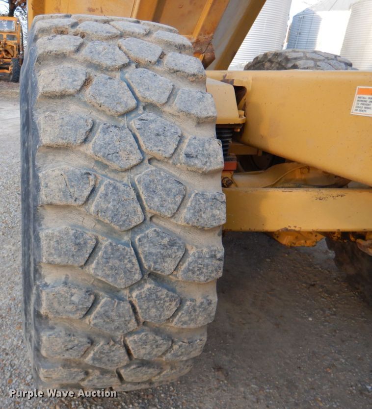 image for item DK1414 1997 Caterpillar D250E  haul truck