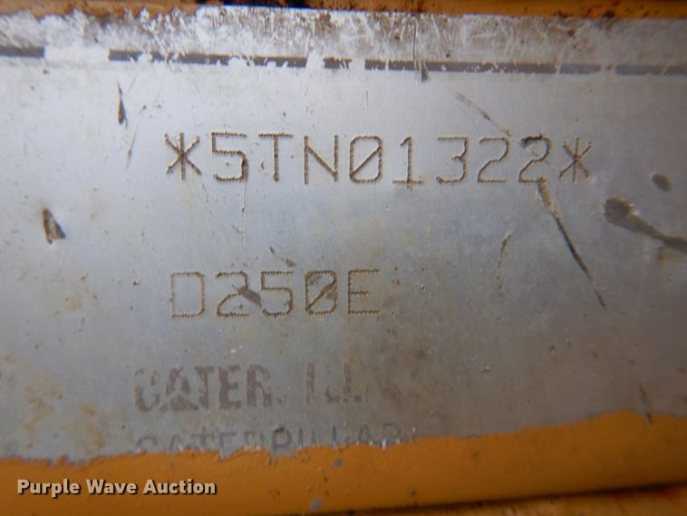 image for item DK1414 1997 Caterpillar D250E  haul truck