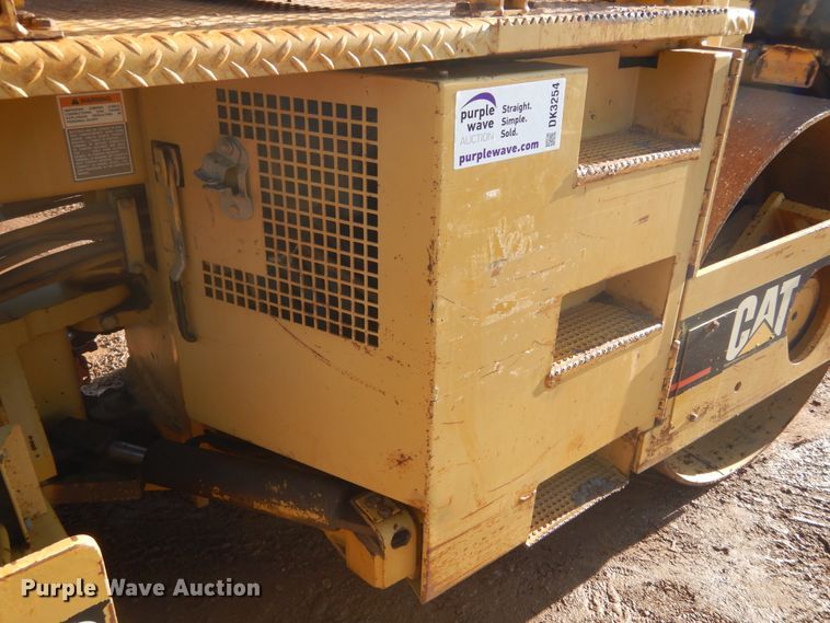 image for item DK3254 1996 Caterpillar CB-434C  double drum vibratory roller