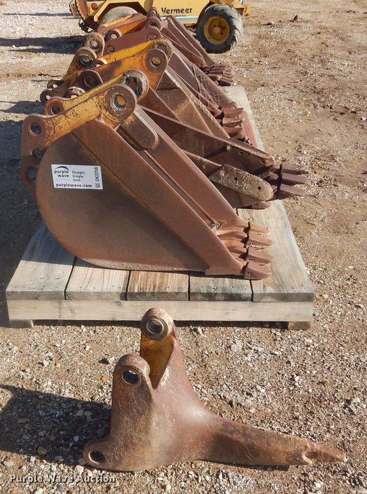 image for item DK3256 Excavator attachments