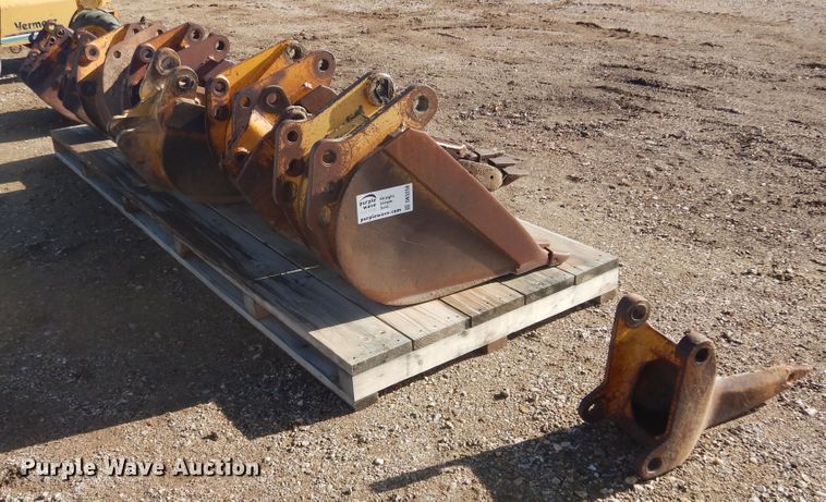 image for item DK3256 Excavator attachments