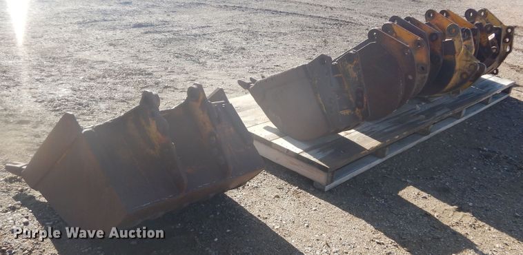 image for item DK3256 Excavator attachments