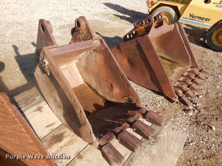 image for item DK3256 Excavator attachments