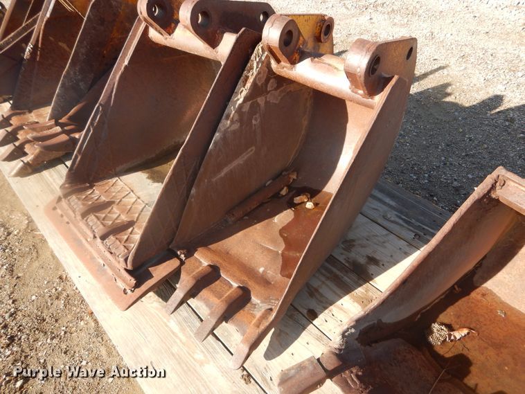image for item DK3256 Excavator attachments