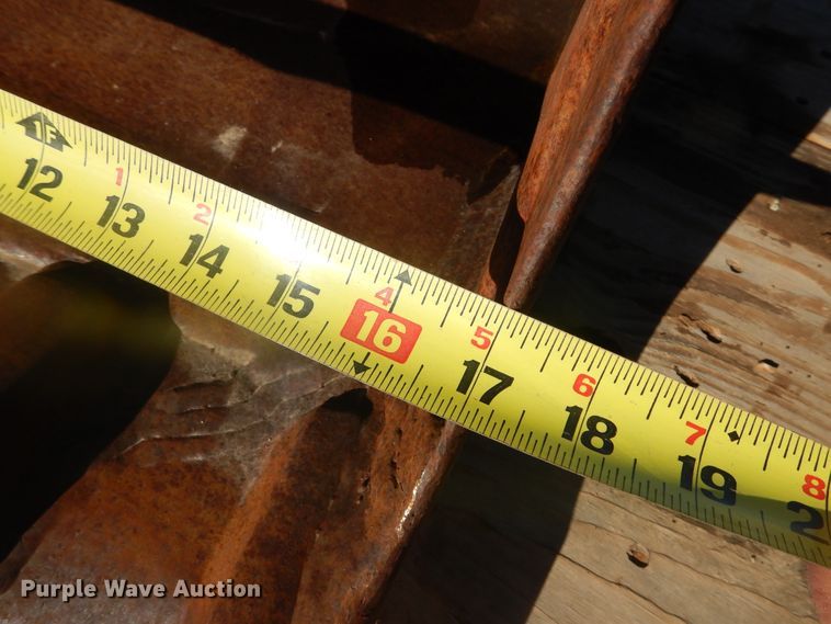 image for item DK3256 Excavator attachments