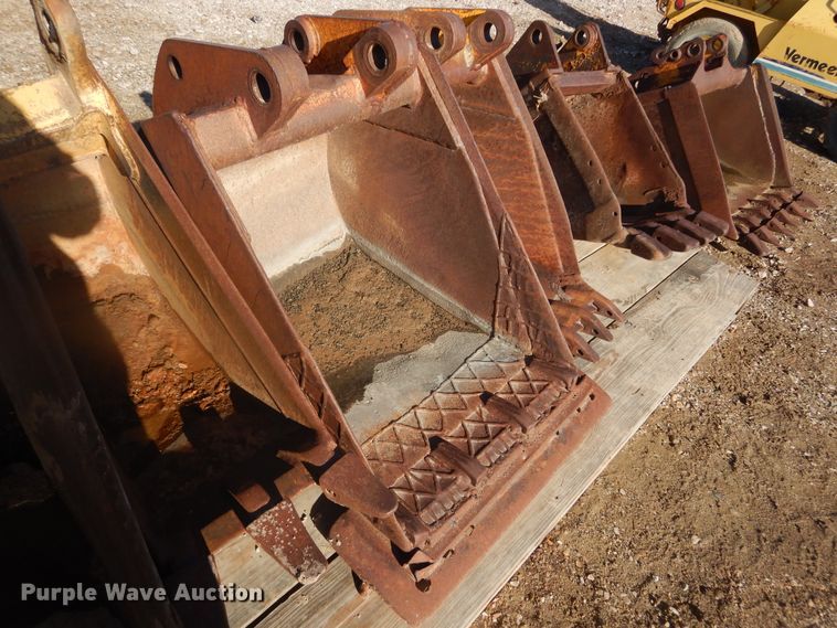 image for item DK3256 Excavator attachments