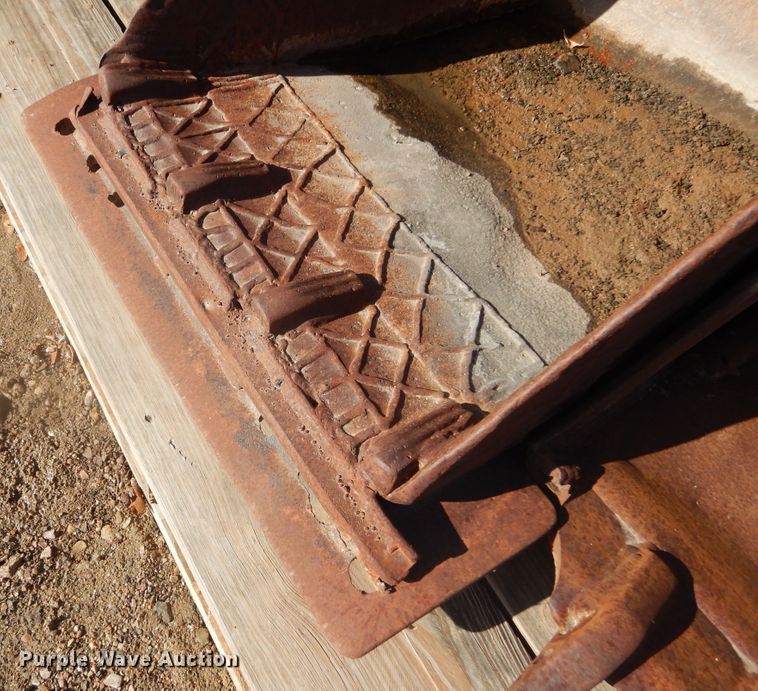 image for item DK3256 Excavator attachments