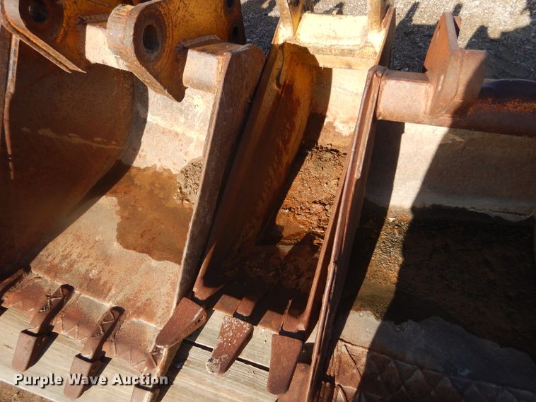 image for item DK3256 Excavator attachments