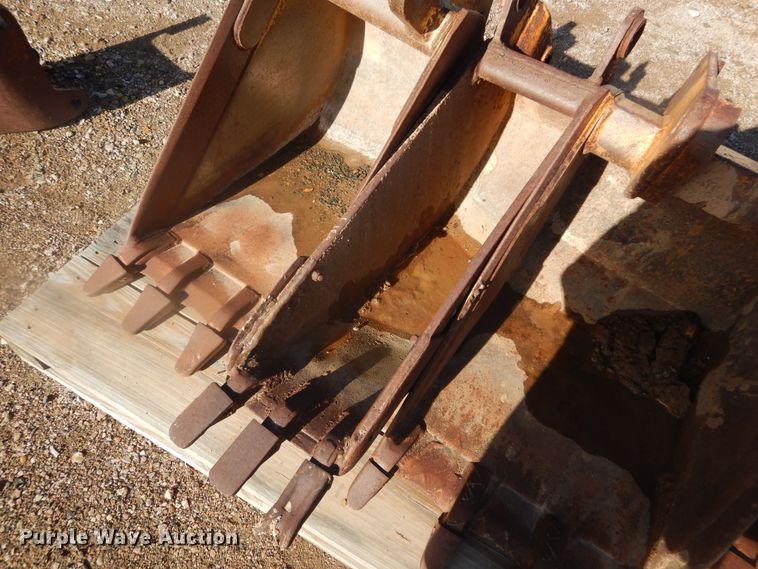 image for item DK3256 Excavator attachments