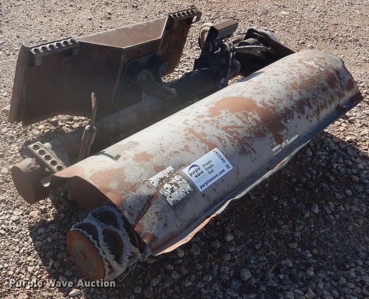 image for item DK3257 Melroe  67" W skid steer broom