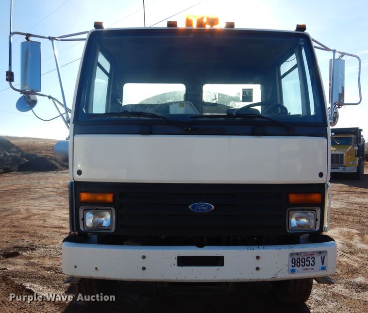 image for item DK3260 1995 Ford CF8000  oil distributor truck