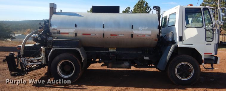 image for item DK3260 1995 Ford CF8000  oil distributor truck