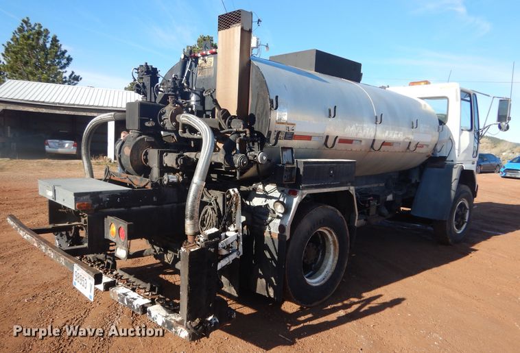 image for item DK3260 1995 Ford CF8000  oil distributor truck