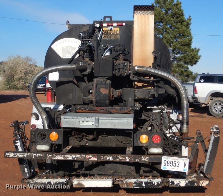 image for item DK3260 1995 Ford CF8000  oil distributor truck