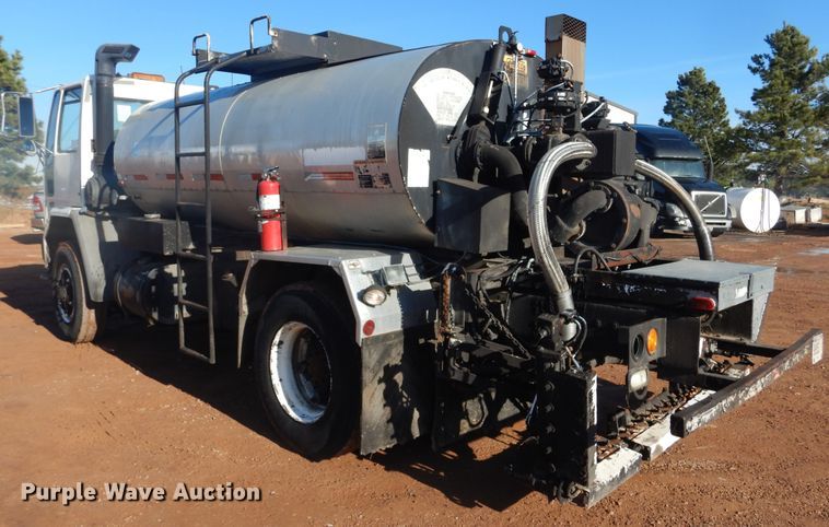 image for item DK3260 1995 Ford CF8000  oil distributor truck