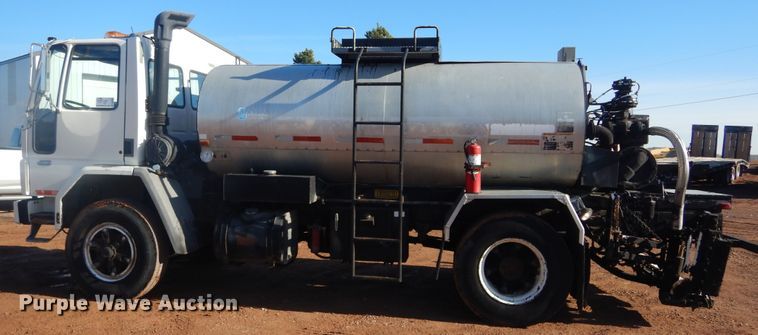 image for item DK3260 1995 Ford CF8000  oil distributor truck