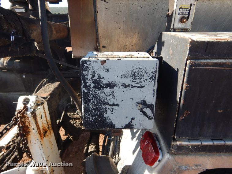 image for item DK3260 1995 Ford CF8000  oil distributor truck