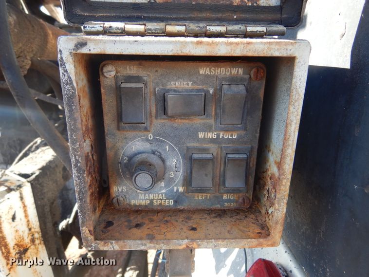 image for item DK3260 1995 Ford CF8000  oil distributor truck