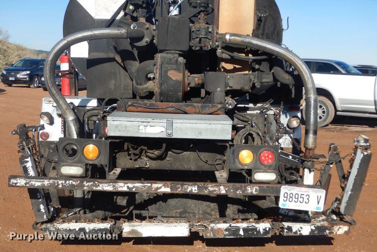 image for item DK3260 1995 Ford CF8000  oil distributor truck