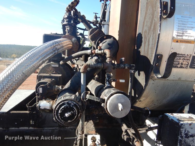 image for item DK3260 1995 Ford CF8000  oil distributor truck