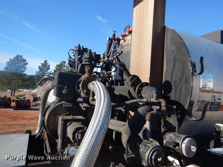 image for item DK3260 1995 Ford CF8000  oil distributor truck