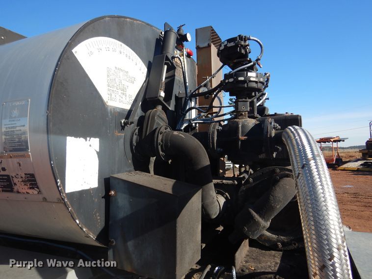 image for item DK3260 1995 Ford CF8000  oil distributor truck