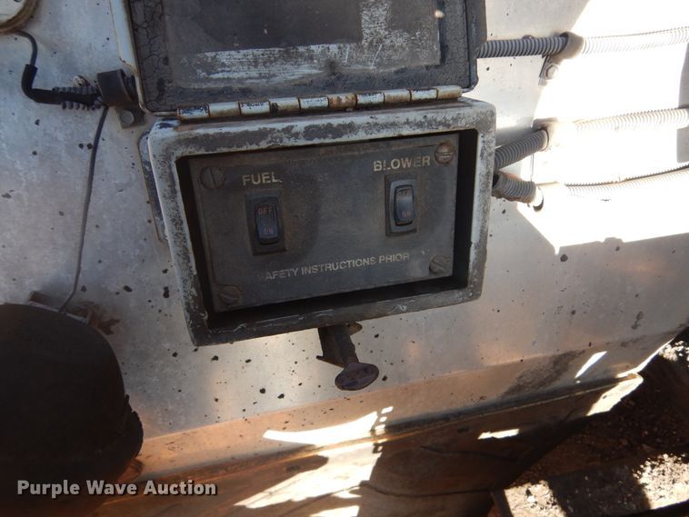 image for item DK3260 1995 Ford CF8000  oil distributor truck