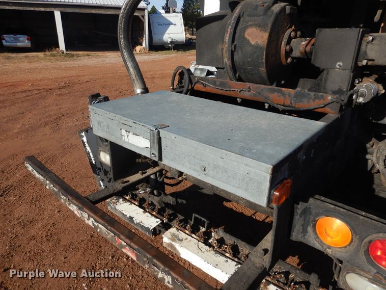 image for item DK3260 1995 Ford CF8000  oil distributor truck