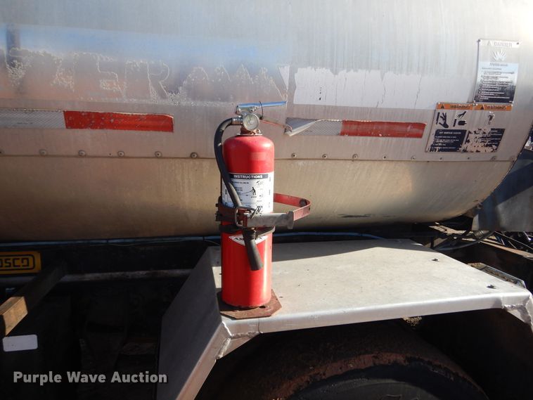 image for item DK3260 1995 Ford CF8000  oil distributor truck