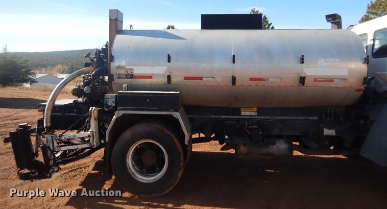 image for item DK3260 1995 Ford CF8000  oil distributor truck