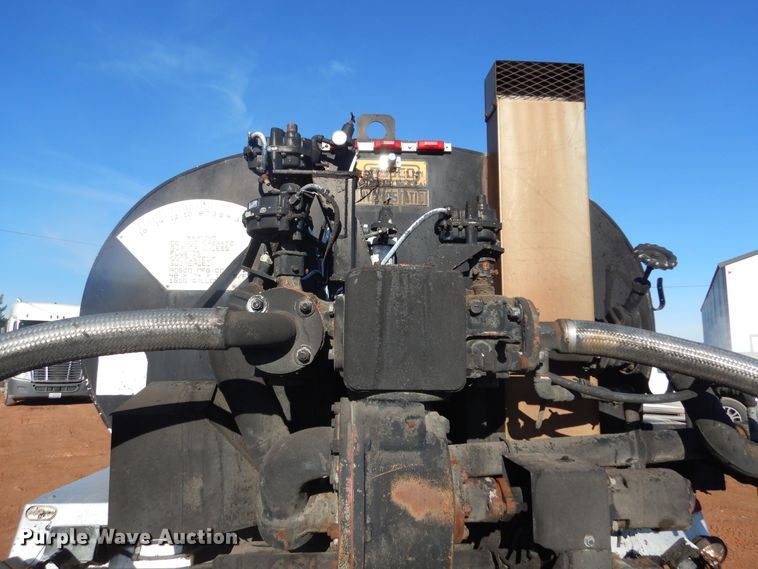 image for item DK3260 1995 Ford CF8000  oil distributor truck