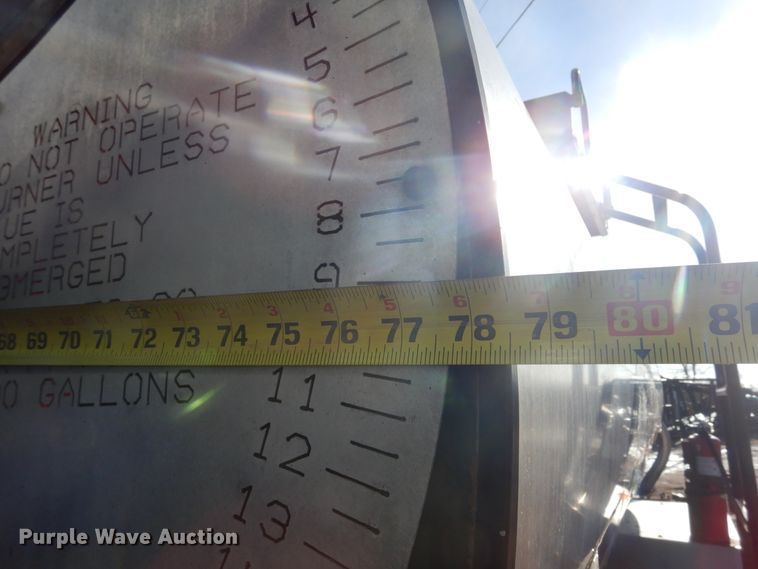 image for item DK3260 1995 Ford CF8000  oil distributor truck