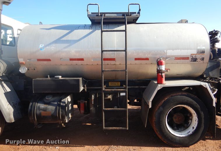 image for item DK3260 1995 Ford CF8000  oil distributor truck