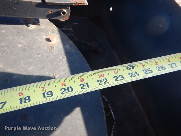 image for item DK3260 1995 Ford CF8000  oil distributor truck