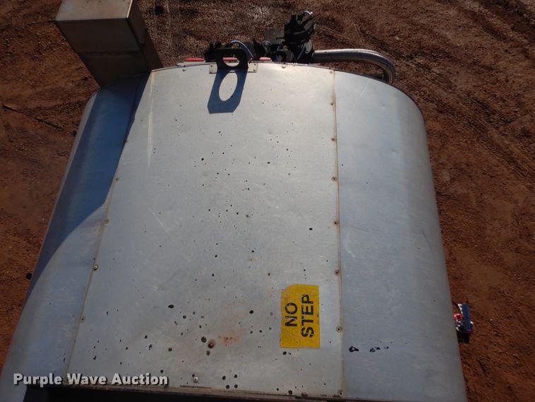 image for item DK3260 1995 Ford CF8000  oil distributor truck