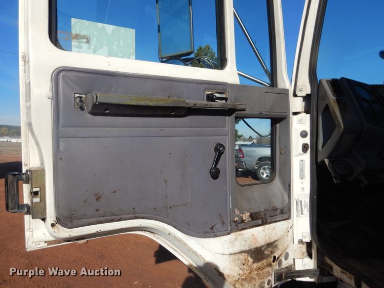 image for item DK3260 1995 Ford CF8000  oil distributor truck