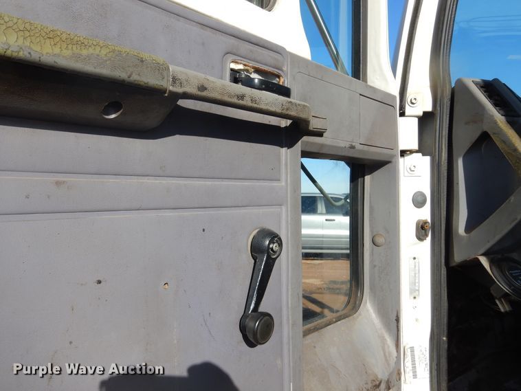 image for item DK3260 1995 Ford CF8000  oil distributor truck