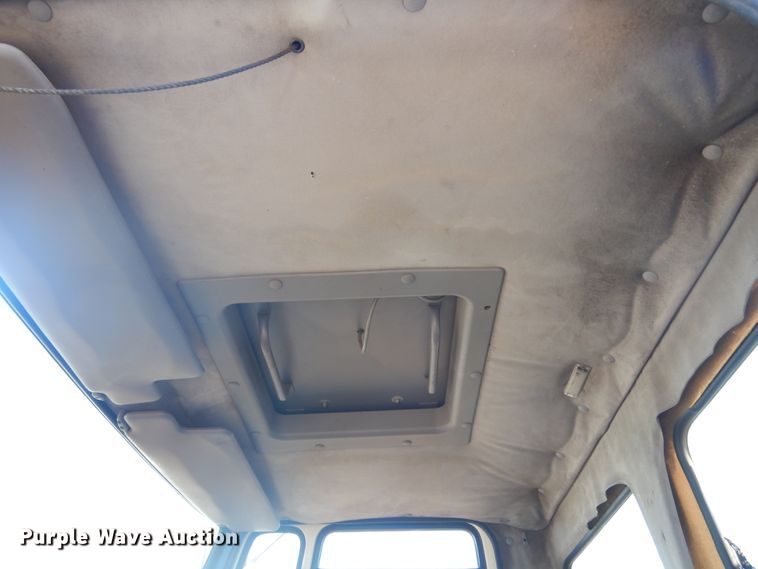 image for item DK3260 1995 Ford CF8000  oil distributor truck